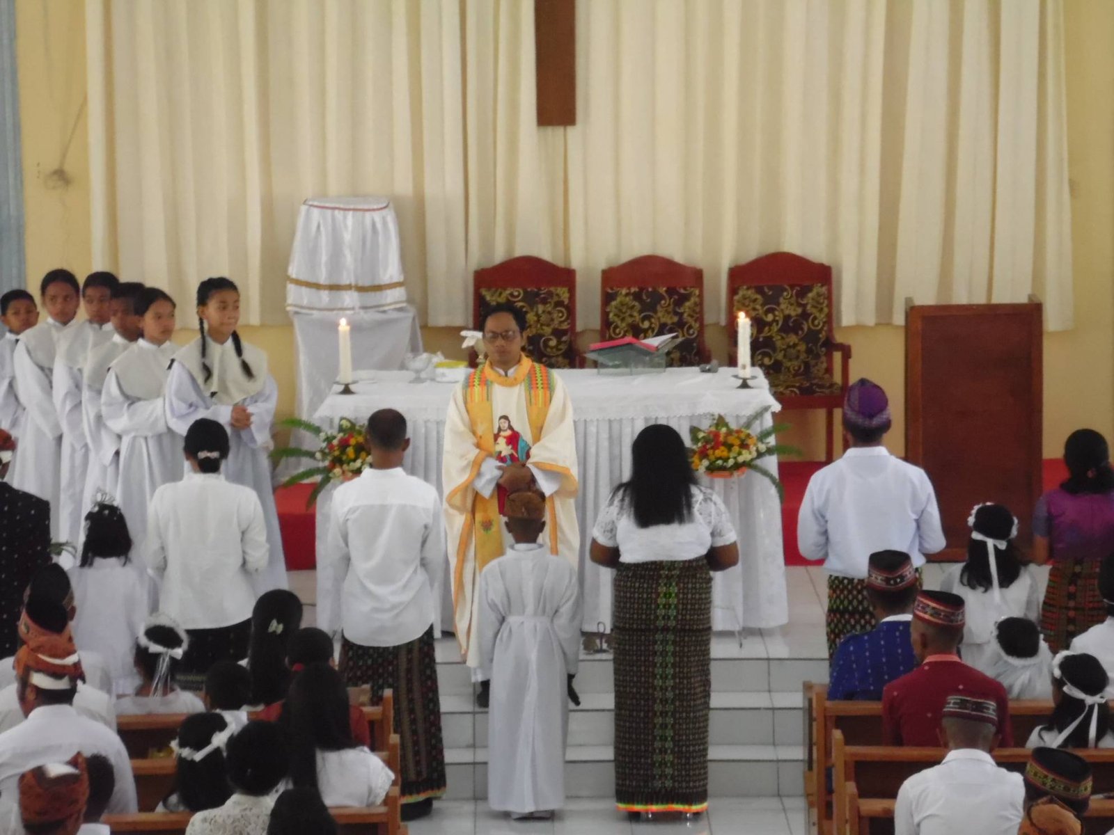 KOMUNI PERTAMA 